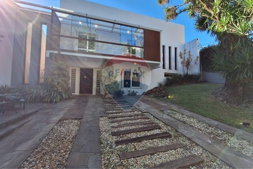 Venda-Casa-Rua Roberto Severo Neto , 120  - Floricultura Natura  - Nossa Senhora de Fátima , Santa Maria , Rio Grande do Sul , 97015580-610451002-9