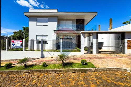 Venda-Casa-Rua Lucia Edi Bervin Martins , 312  - Cerâmica , Erechim , Rio Grande do Sul , 99709670-612761011-57