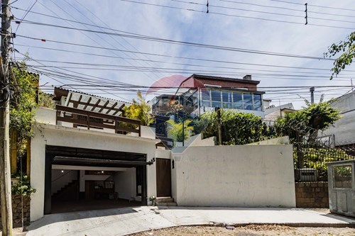 Venda-Casa-Rua Teixeira de Carvalho , 215  - Próximo a Rótula do Papa  - Medianeira , Porto Alegre , Rio Grande do Sul , 90880300-612481037-114