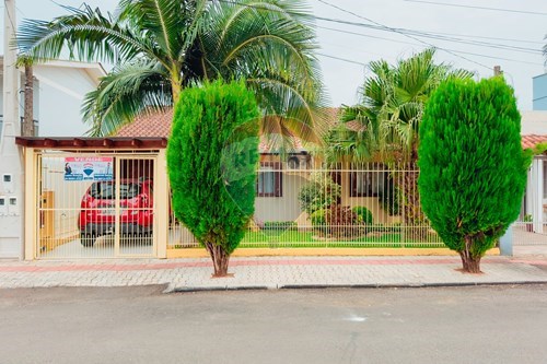 Venda-Casa-Rua Machado de Oliveira , 156  - Linho , Erechim , Rio Grande do Sul , 99704-446-612761035-3