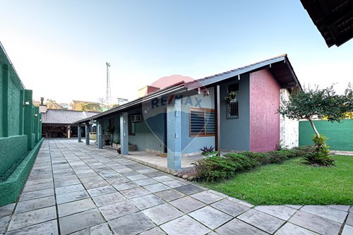 Venda-Casa-Rua Balduíno Michel , 100  - Próximo ao CASARÃO NH SPORTS Society Indoor  - Rondônia , Novo Hamburgo , Rio Grande do Sul , 93415550-610261011-78