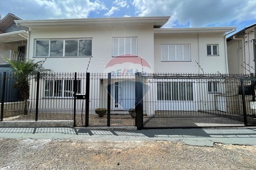 Venda-Casa-Rua Doutor Agnaldo da Silva Leal , 806  - Morro da Cegonha , Erechim , Rio Grande do Sul , 99701026-612761010-66