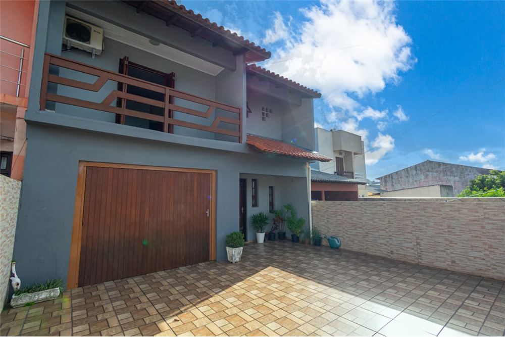 Casa à venda com 2 quartos, 210m² - Foto 1