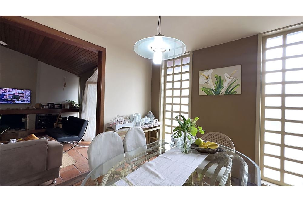 Casa à venda com 3 quartos, 300m² - Foto 4