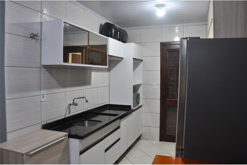 Casa à venda com 2 quartos, 300m² - Foto 4