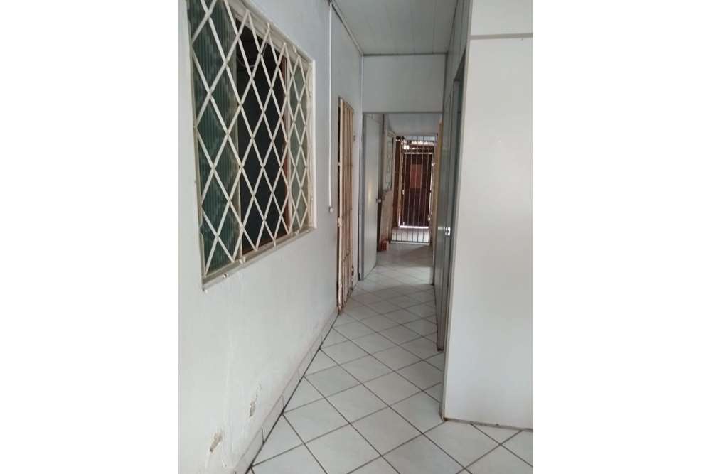 Casa à venda com 2 quartos, 250m² - Foto 8