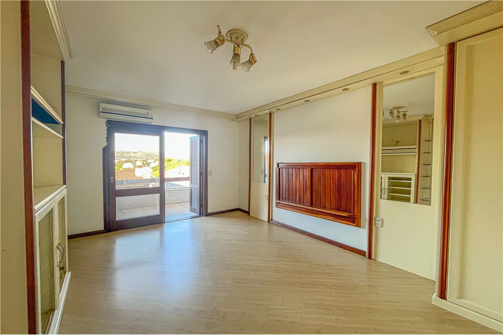 Casa à venda com 4 quartos, 330m² - Foto 25