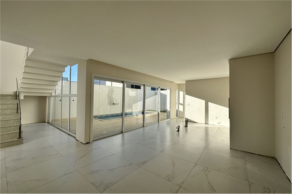 Casa à venda com 3 quartos, 227m² - Foto 4