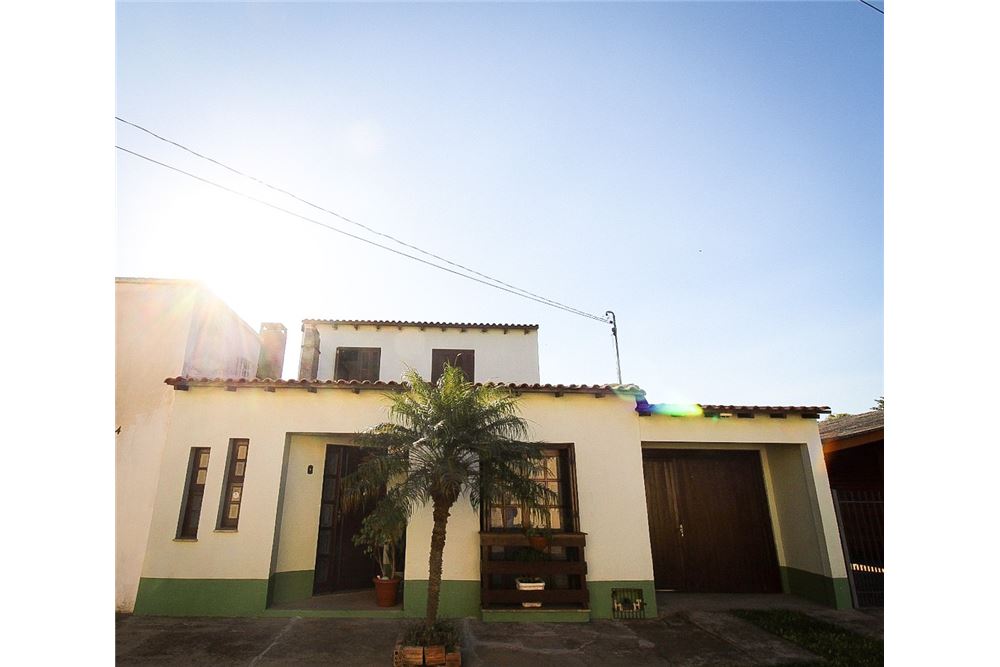 Casa à venda com 3 quartos, 106m² - Foto 1