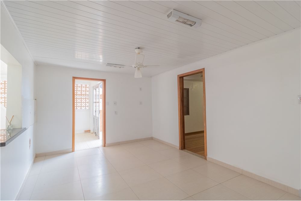 Casa à venda com 5 quartos, 200m² - Foto 19