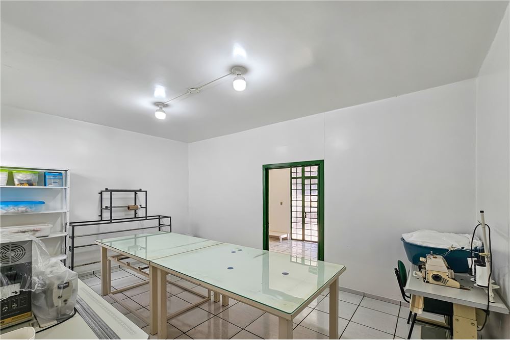 Casa à venda com 6 quartos, 250m² - Foto 7