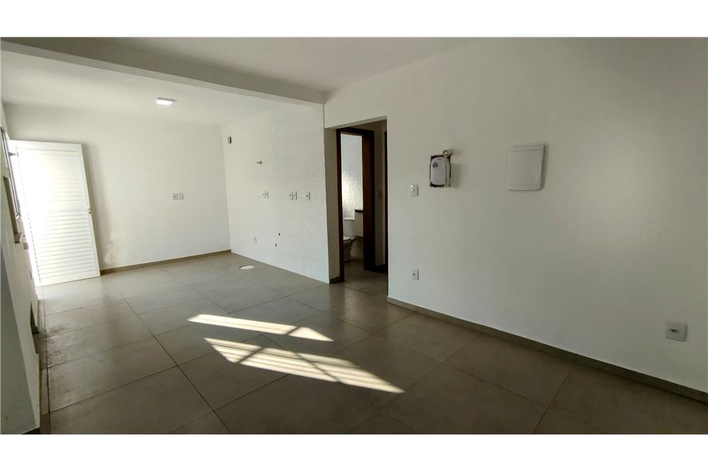 Casa à venda com 2 quartos, 73m² - Foto 4