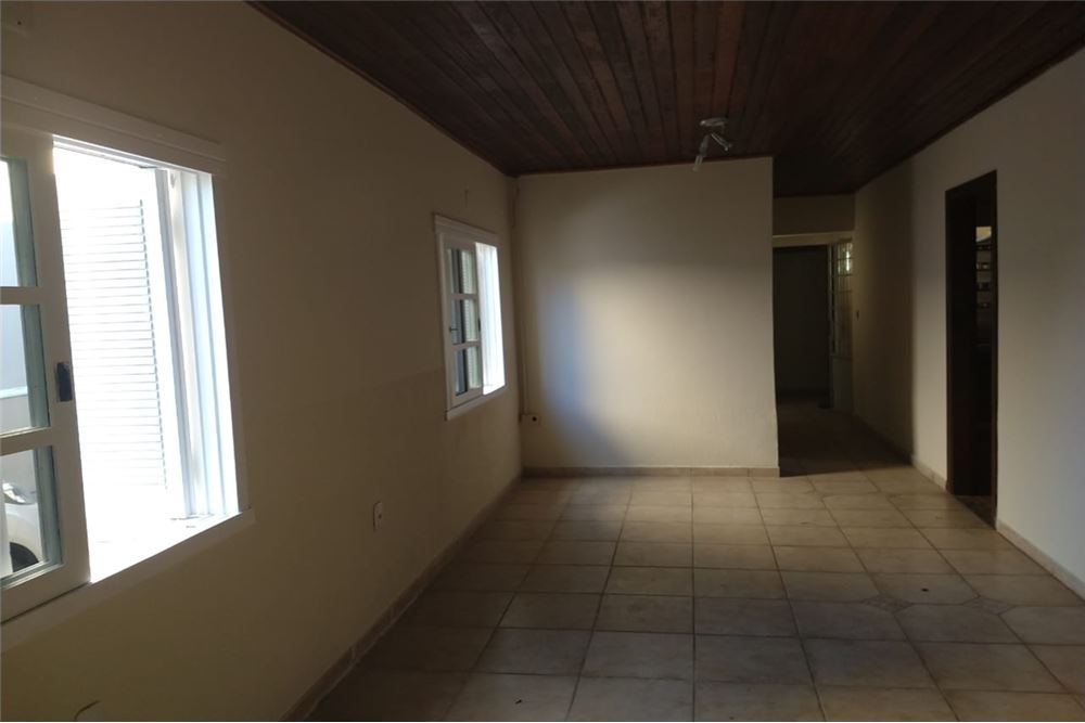 Casa à venda com 3 quartos, 400m² - Foto 4