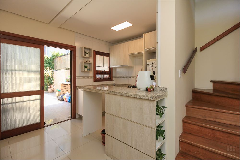 Casa à venda com 3 quartos, 131m² - Foto 4