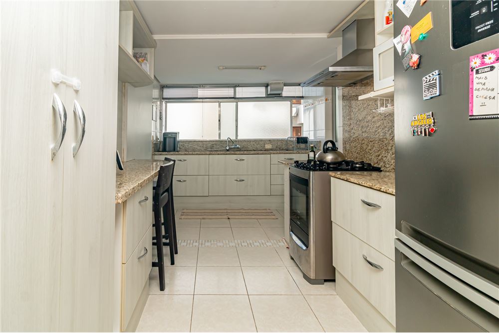 Apartamento à venda com 3 quartos, 144m² - Foto 11