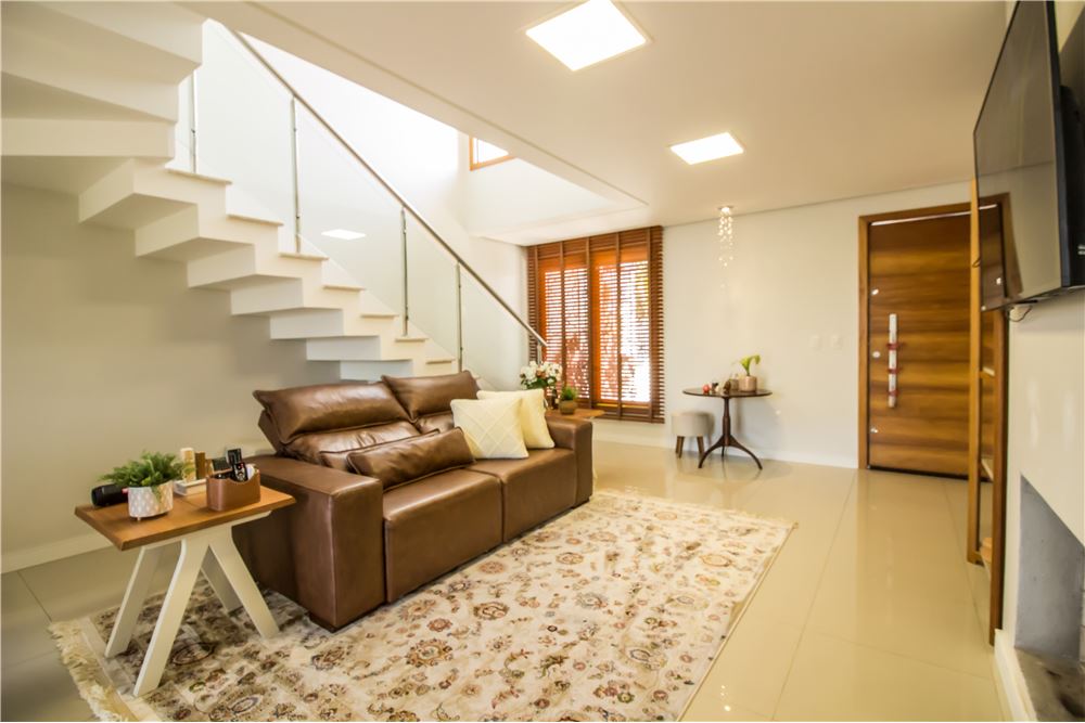 Casa à venda com 3 quartos, 180m² - Foto 1