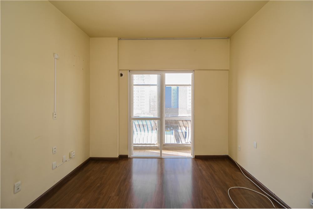 Apartamento à venda com 3 quartos, 202m² - Foto 3