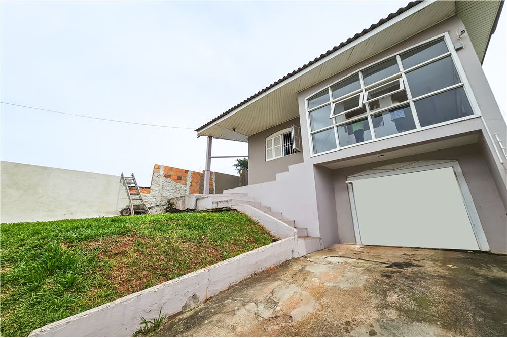 Casa à venda com 3 quartos, 300m² - Foto 1