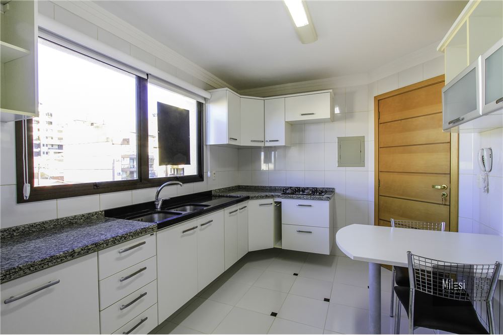 Apartamento à venda com 3 quartos, 131m² - Foto 11