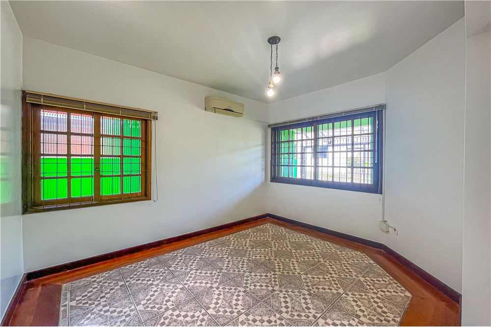 Casa à venda com 3 quartos, 300m² - Foto 17