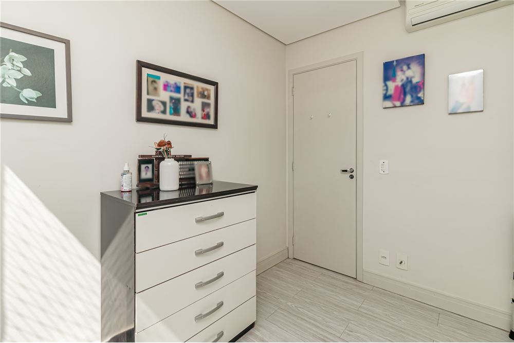 Apartamento à venda com 3 quartos, 125m² - Foto 11