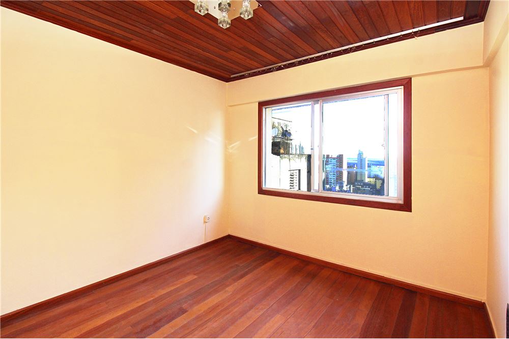 Apartamento à venda com 2 quartos, 80m² - Foto 2