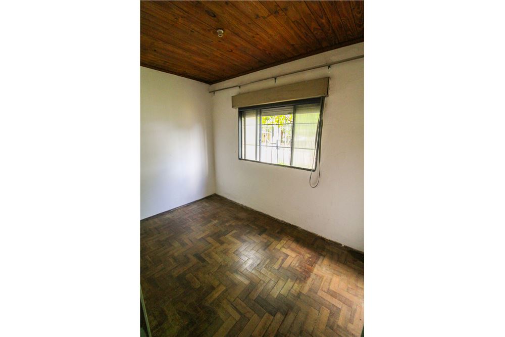 Casa à venda com 3 quartos, 100m² - Foto 4