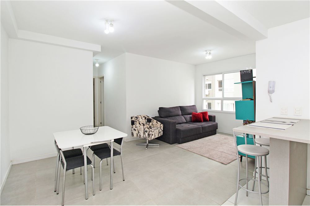 Apartamento à venda com 3 quartos, 140m² - Foto 2