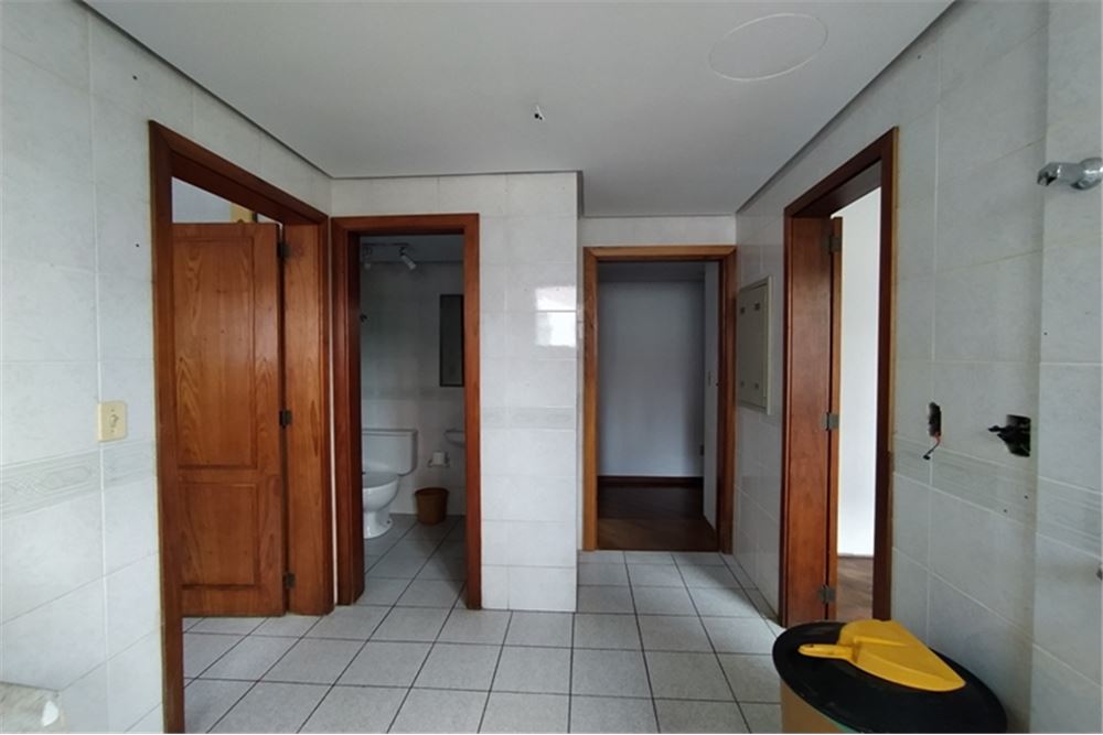 Apartamento à venda com 3 quartos, 221m² - Foto 18