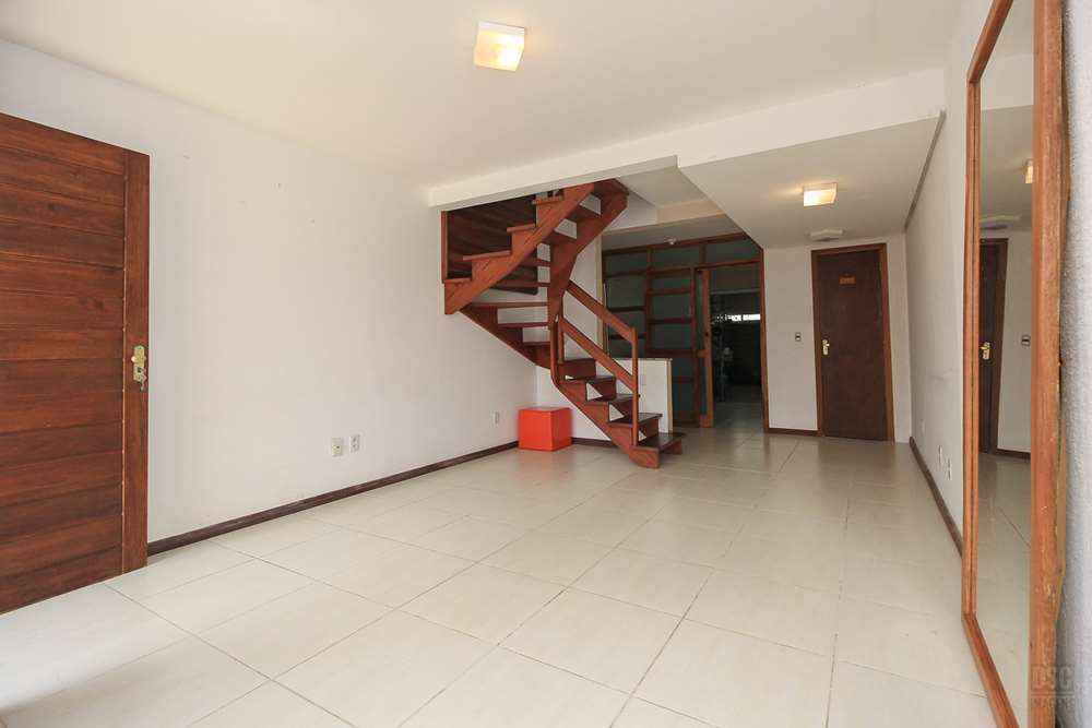 Casa à venda com 2 quartos, 100m² - Foto 2