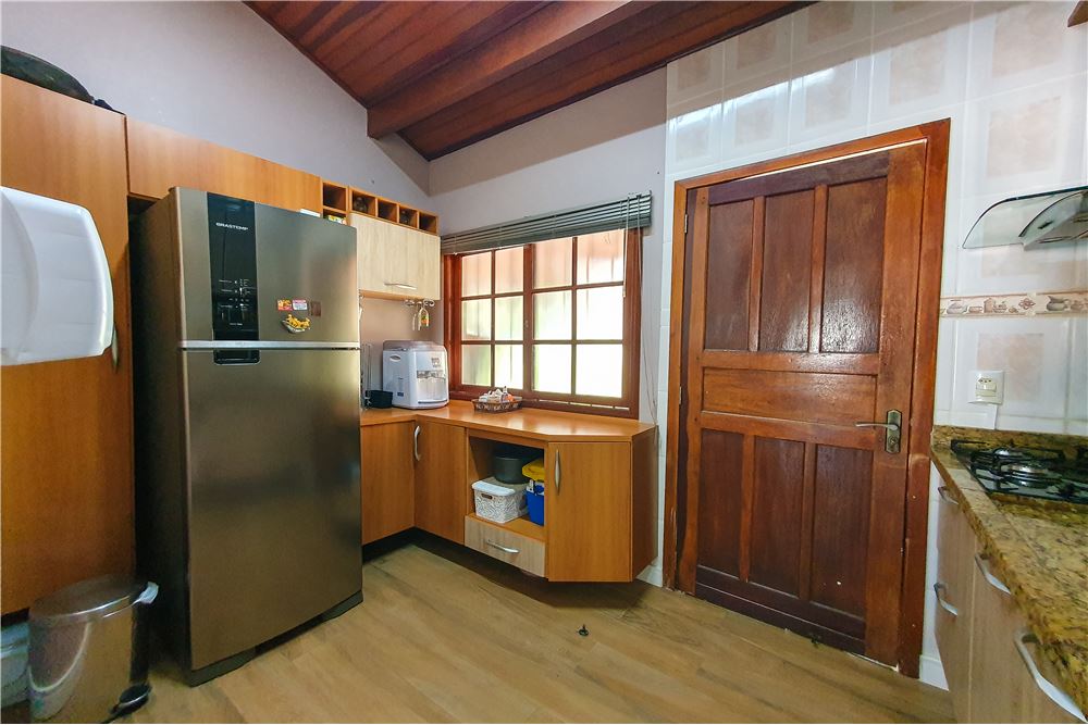 Casa à venda com 3 quartos, 300m² - Foto 7