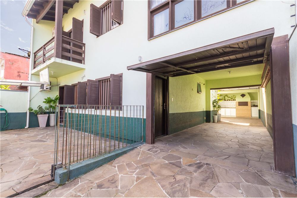 Casa à venda com 3 quartos, 204m² - Foto 2