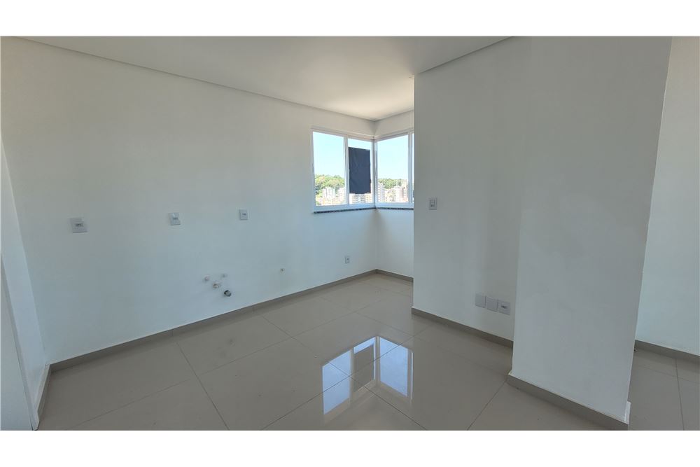 Apartamento à venda com 3 quartos, 93m² - Foto 2