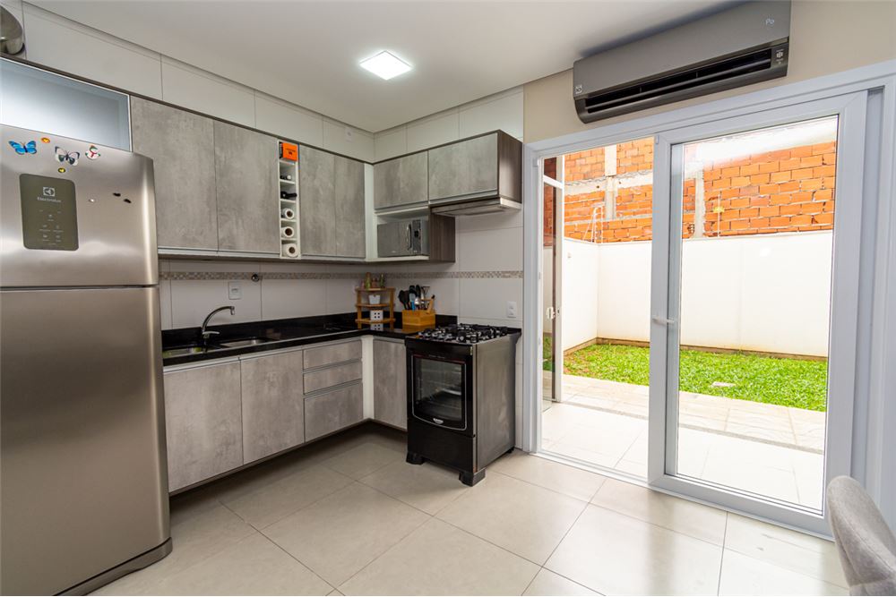 Casa à venda com 2 quartos, 90m² - Foto 5