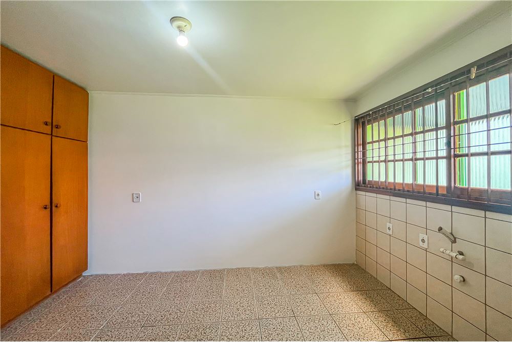 Casa à venda com 3 quartos, 300m² - Foto 14