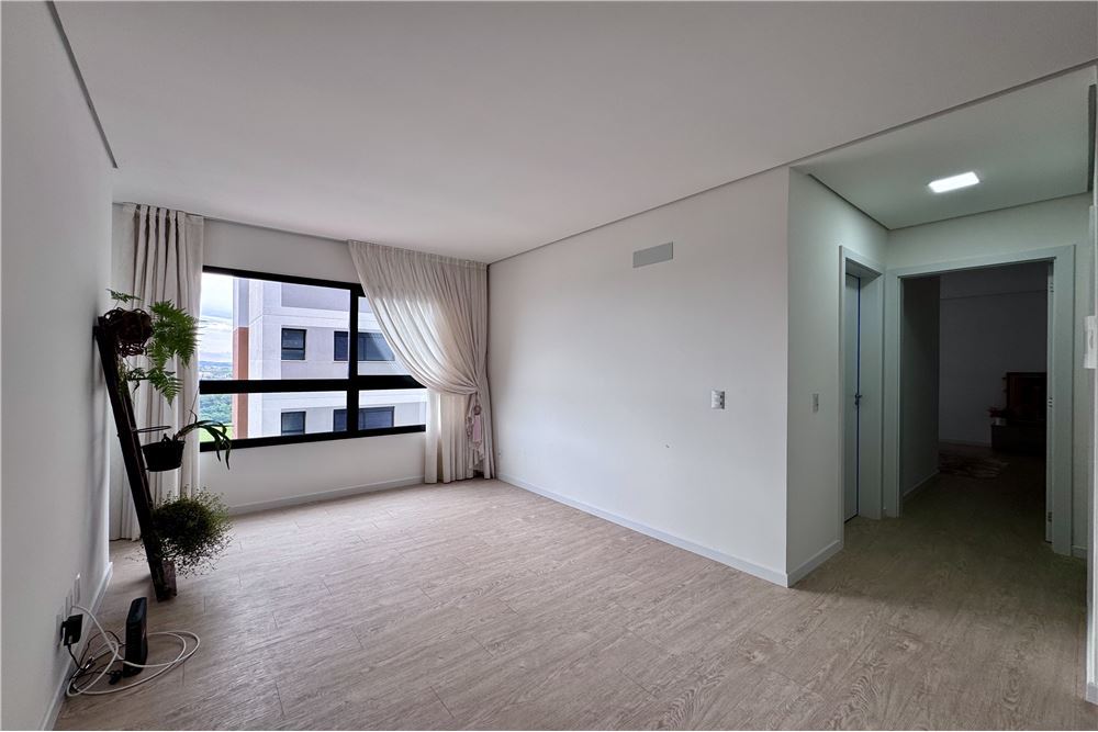 Apartamento à venda com 2 quartos, 113m² - Foto 2