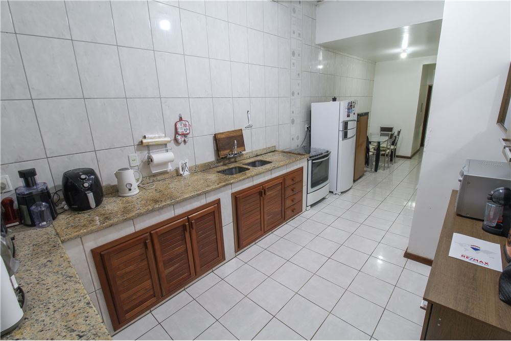 Casa à venda com 4 quartos, 370m² - Foto 14