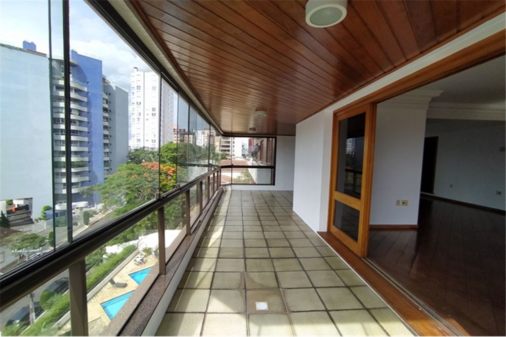 Apartamento à venda com 3 quartos, 221m² - Foto 10