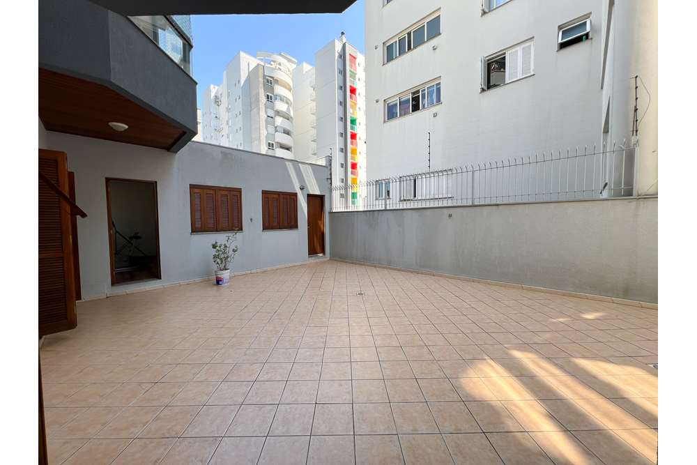 Apartamento à venda com 3 quartos, 227m² - Foto 13