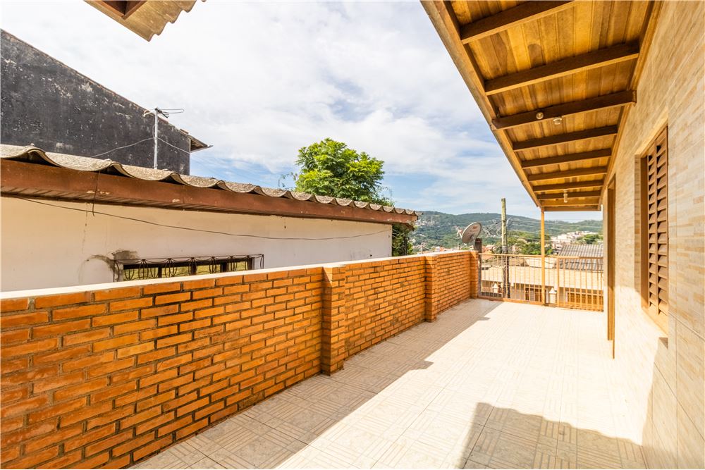 Casa à venda com 5 quartos, 200m² - Foto 9