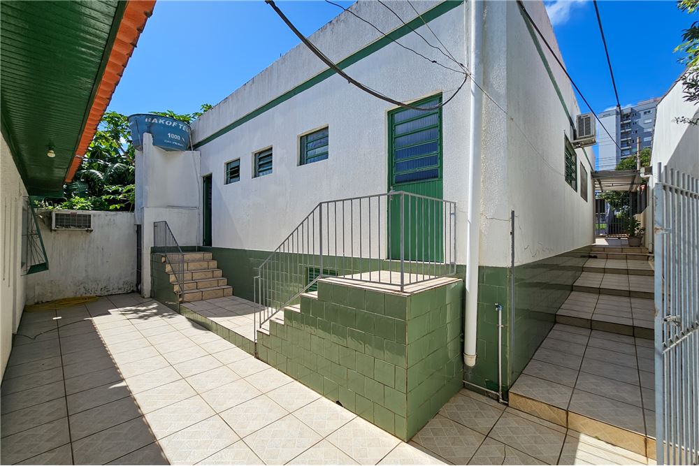 Casa à venda com 6 quartos, 250m² - Foto 17