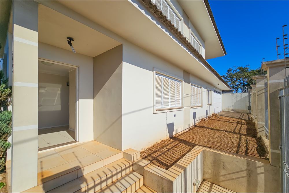 Casa à venda com 4 quartos, 300m² - Foto 5