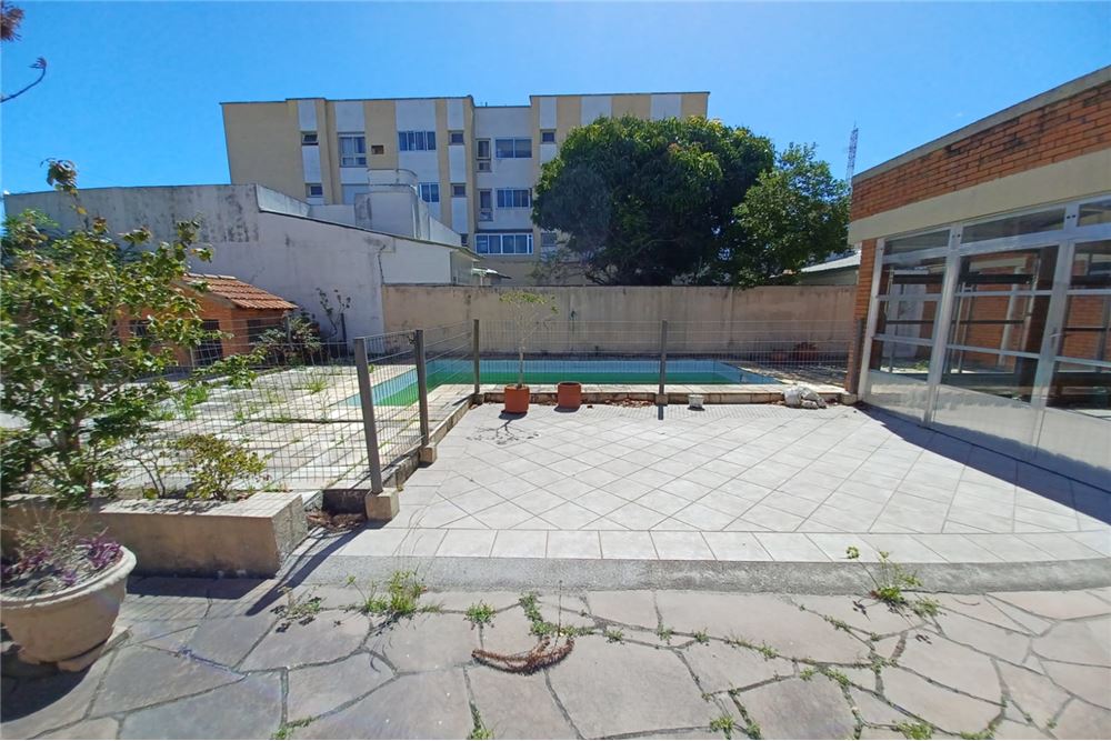 Casa à venda com 6 quartos, 377m² - Foto 9