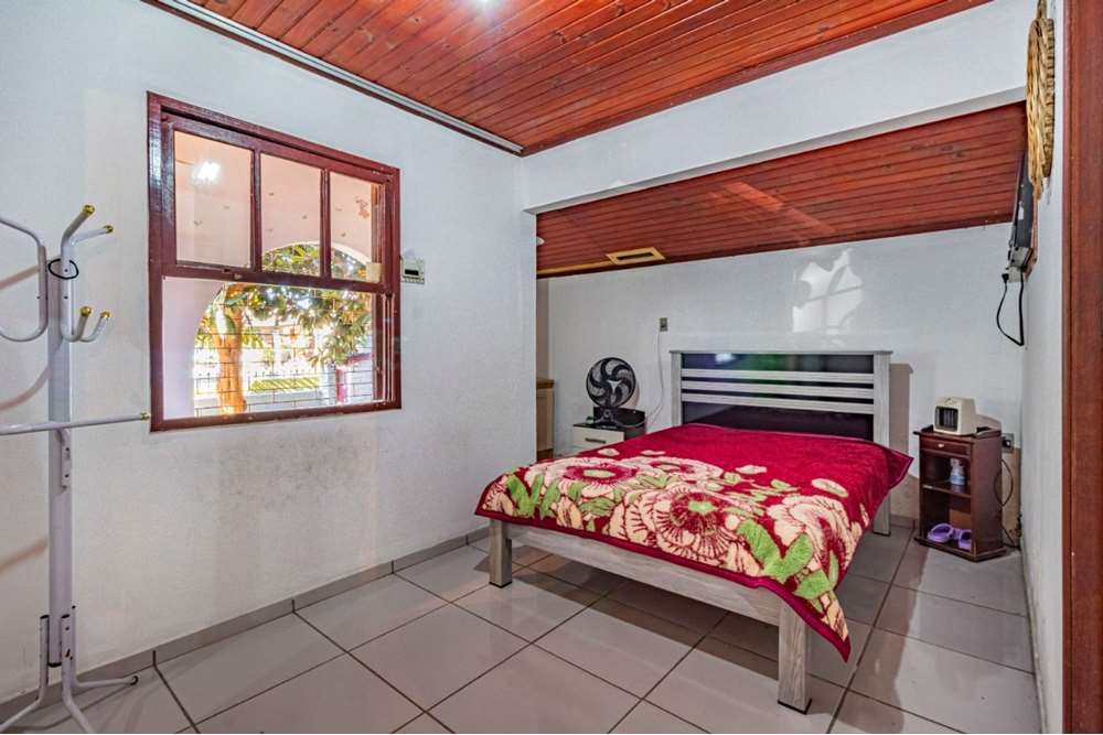 Casa à venda com 3 quartos, 300m² - Foto 6