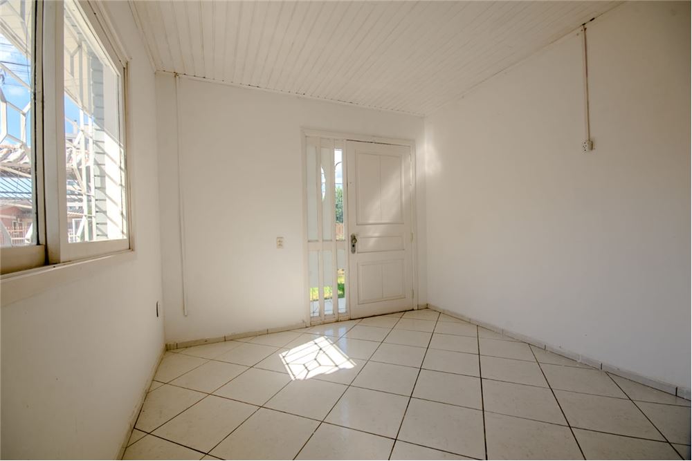 Casa à venda com 3 quartos, 240m² - Foto 4