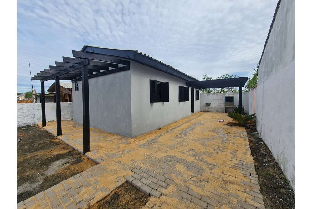 Casa à venda com 2 quartos, 300m² - Foto 1