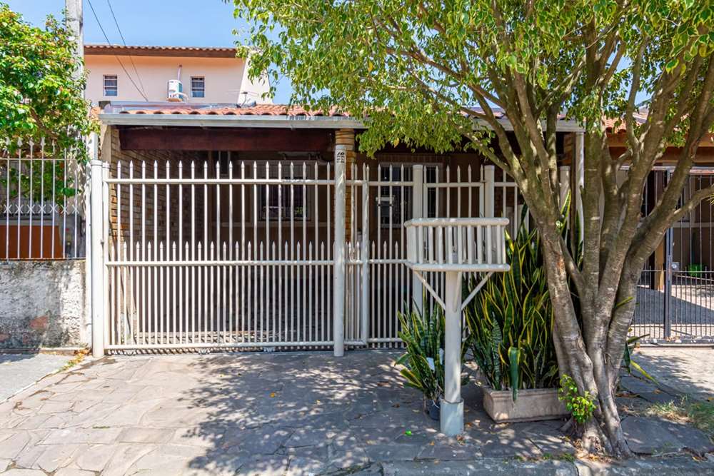 Casa à venda com 2 quartos, 100m² - Foto 1