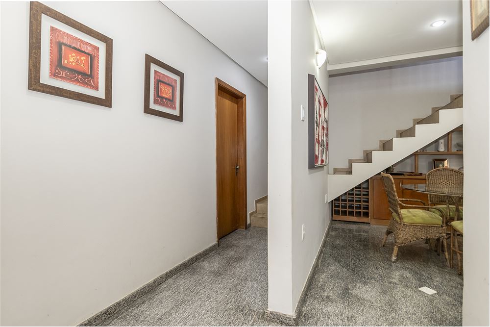 Casa à venda com 4 quartos, 210m² - Foto 17