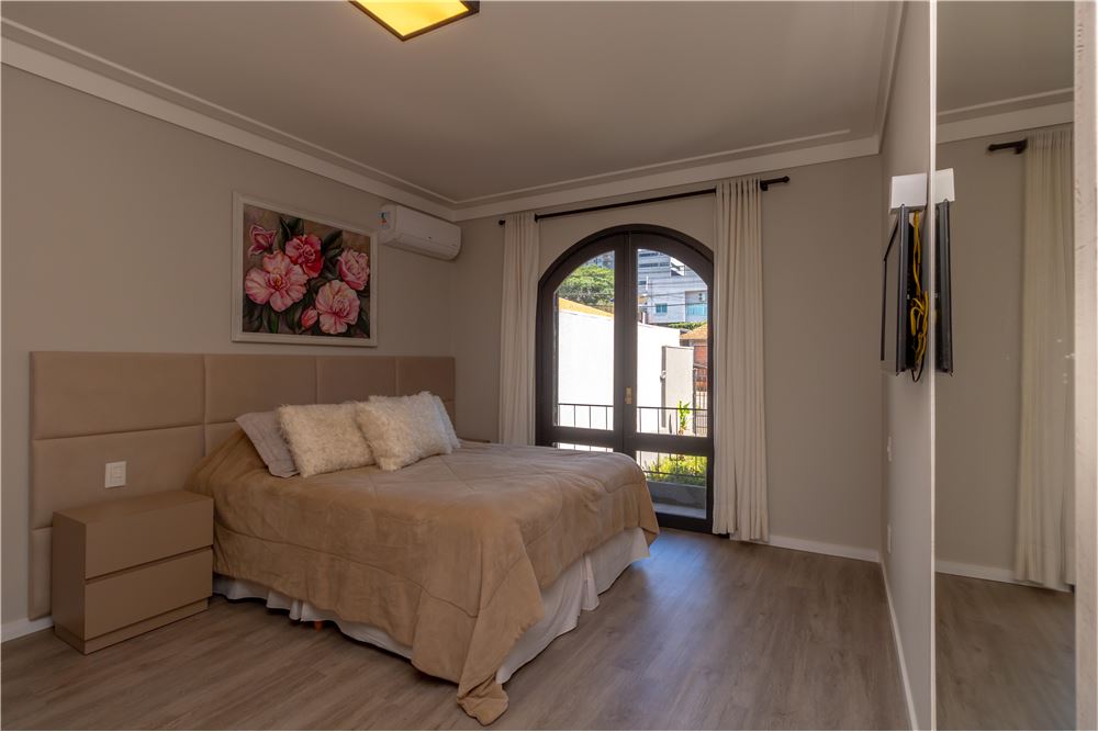 Casa à venda com 4 quartos, 223m² - Foto 17