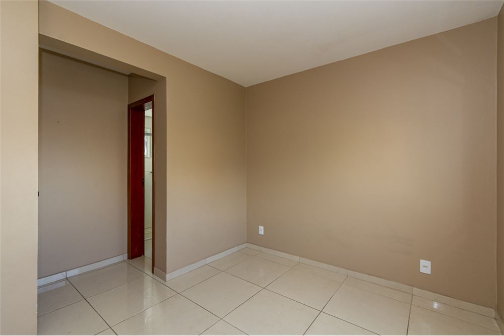 Apartamento à venda com 2 quartos, 77m² - Foto 4